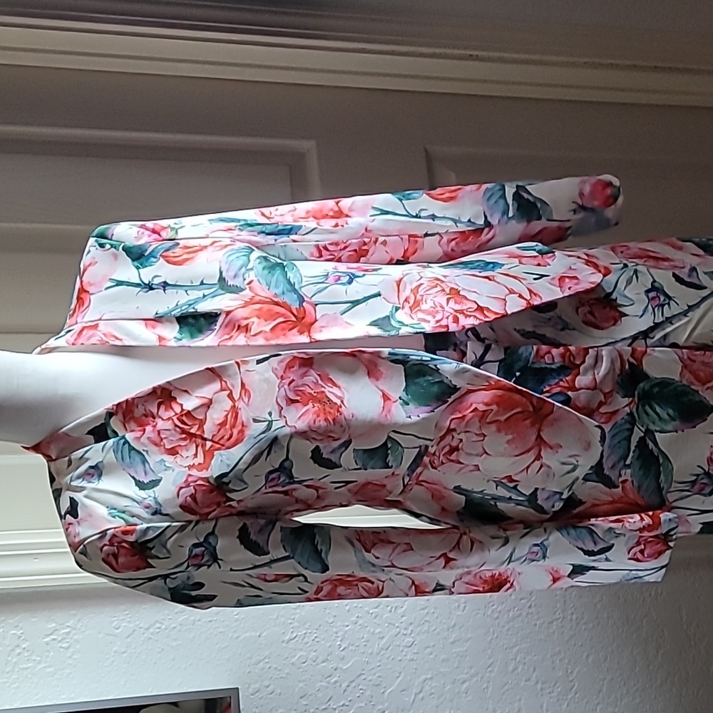 Fashion nova pant set, floral, new with tag size  S or M